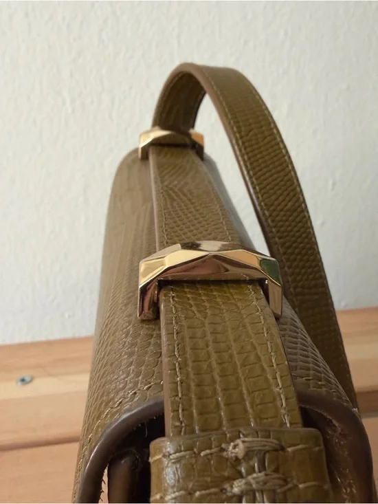 A.P.C. Betty Crossbody Bag in Olive Green Lizard-Embossed Leather - Picture 4 of 8